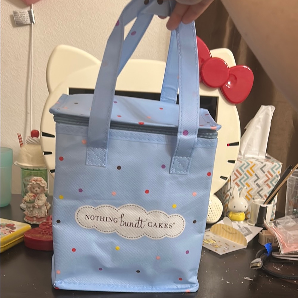 Nothing-bundt-cakes lunch bag
